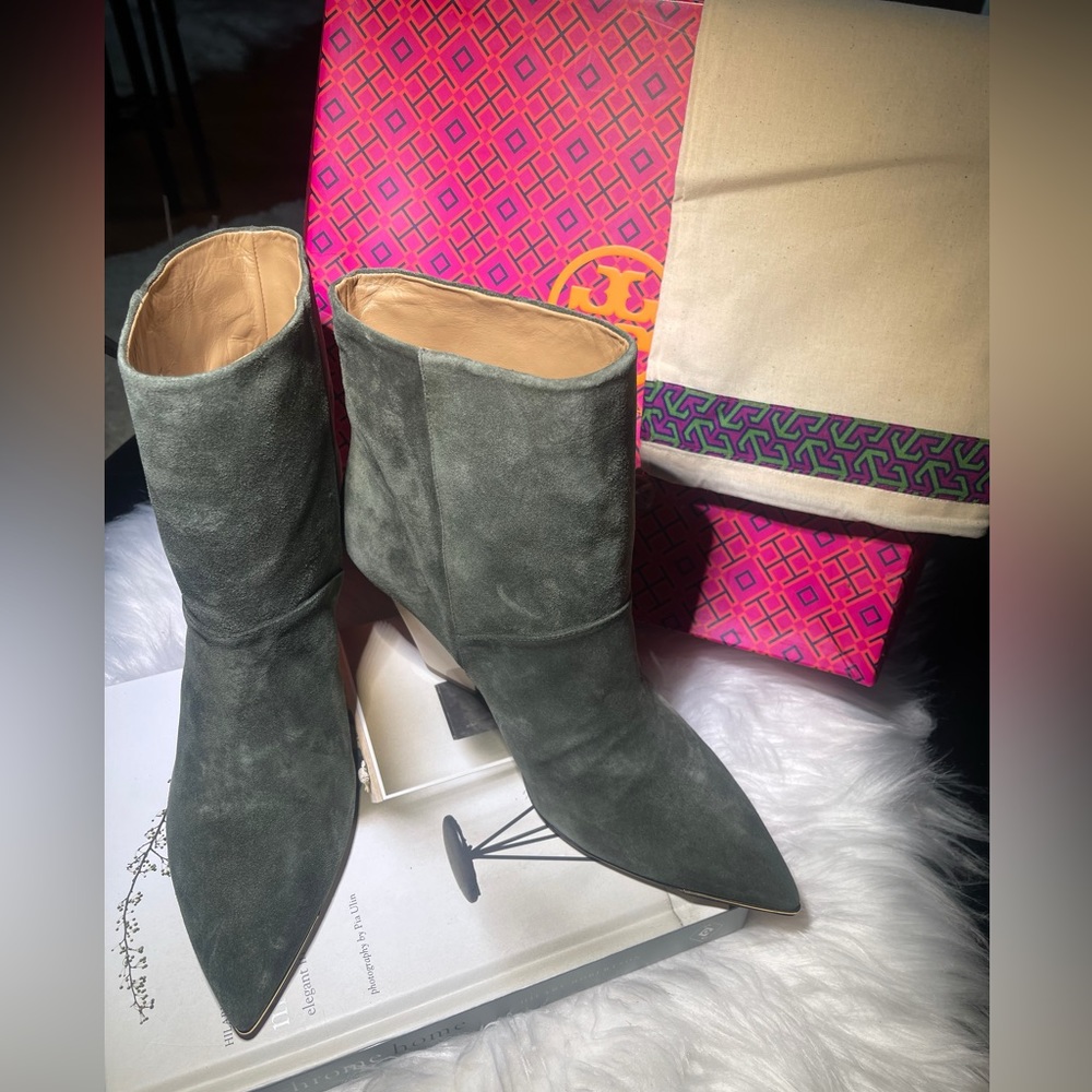 New With Box & Dust Bag